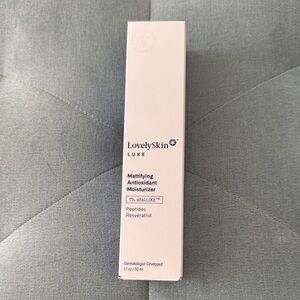 NIB Lovelyskin Luxe Mattifying Antioxidant Moisturizer
